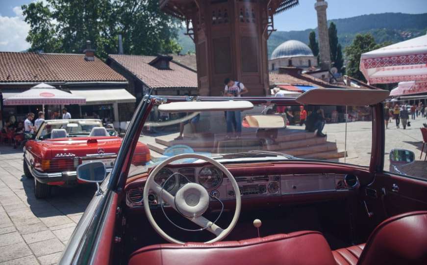 Oldtimer cabrio skup u Sarajevu okupio učesnike iz pet zemalja