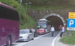 Teška nesreća na Bradini, saobraćaj totalno obustavljen