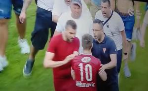Mađarski velikan ispao iz lige: Bijesni navijači skinuli igračima dresove