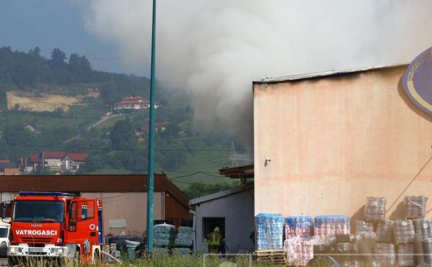 Prava drama u Sarajevu: 40 vatrogasaca gasilo požar u Rajlovcu