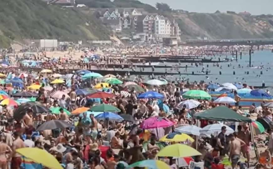 Pogledajte scene s plaža u Engleskoj: Hiljade ljudi krši zakon, reagirala i policija