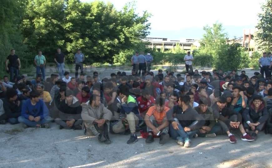 Pretres u BiH: U napuštenom objektu pronađeno više od 600 migranata 
