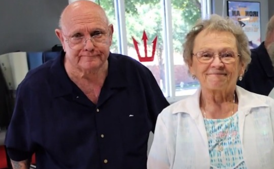 Dirljivo: Držeći se za ruke zajedno umrli nakon 53 godine braka