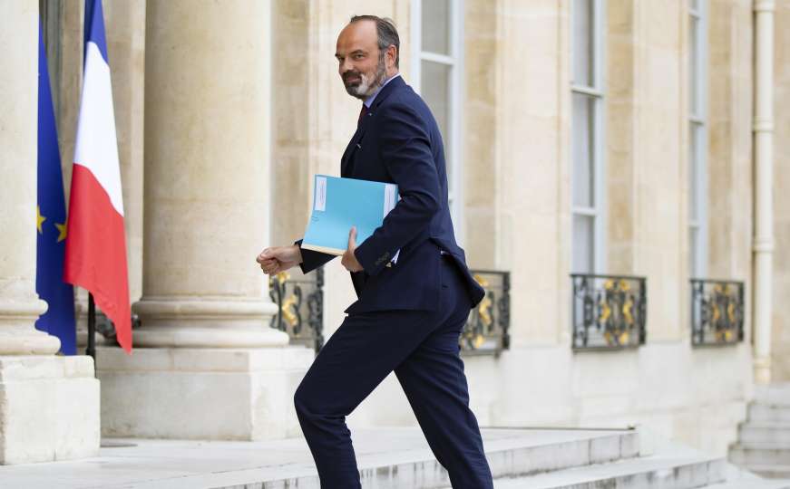 Početak kraja Macrona: Premijer Francuske Edouard Philippe podnio ostavku