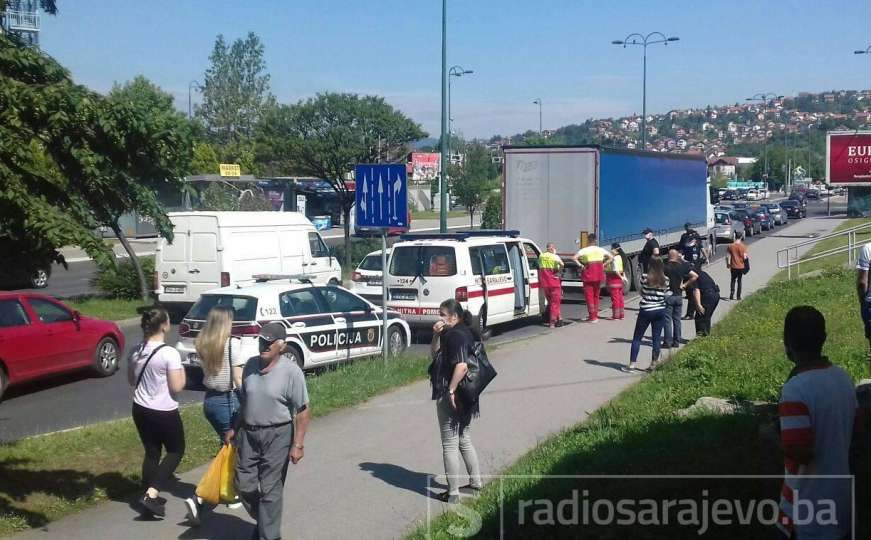 Drama u Sarajevu: Pronađen migrant u kamionu, vrištao zbog vrućine 