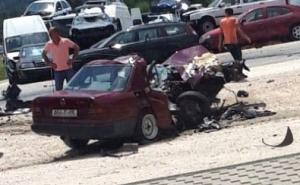 Teška saobraćajna nesreća u BiH: Mercedes zdrobljen, ima povrijeđenih