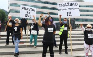 Protest pred Parlamentom BiH: Istjerali su glas naroda iz institucija