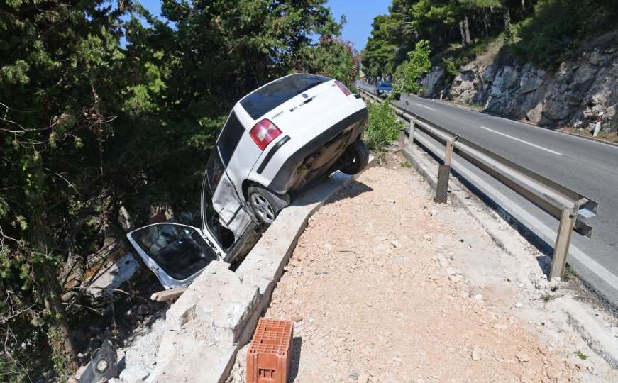 Nesreća kod Dubrovnika: Bosanac sletio s ceste i završio na bankini, ima povrijeđenih
