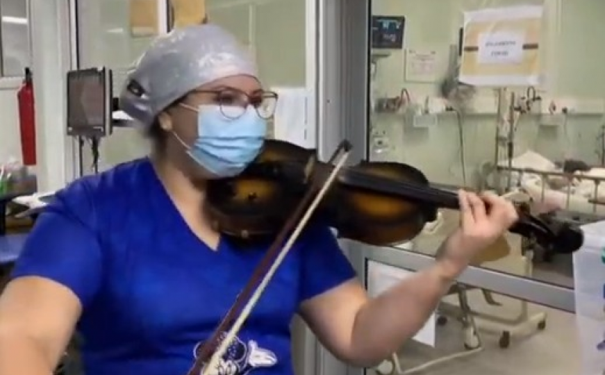 Medicinska sestra svaki dan zasvira violinu pacijentima oboljelim od COVID-19