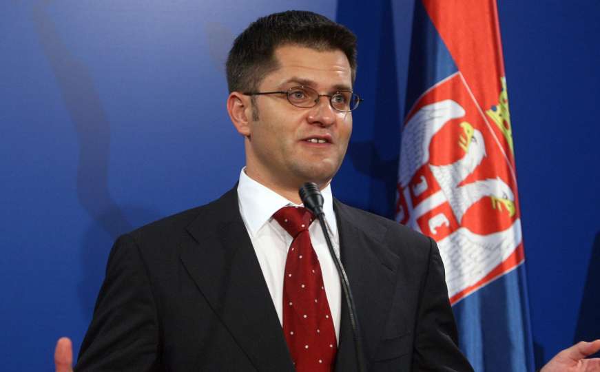 Vuk Jeremić išamaran ispred zgrade Skupštine Srbije