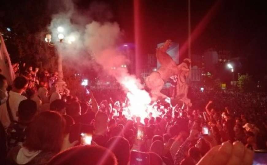 Hrvat na protestima u Beogradu zapjevao Hajdukovu himnu: Evo kako je prošao