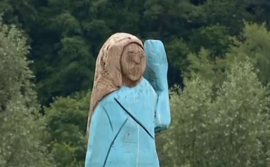Zapaljen kip Melanije Trump u njenoj rodnoj Sloveniji