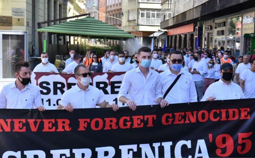 Asocijacija mladih SDA šetnjom odala počast žrtvama genocida