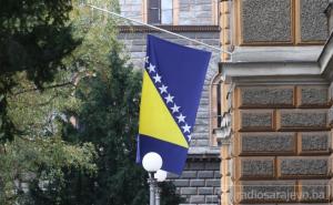 Prvi put ambasade BiH u cijelom svijetu spustit će zastave na pola koplja