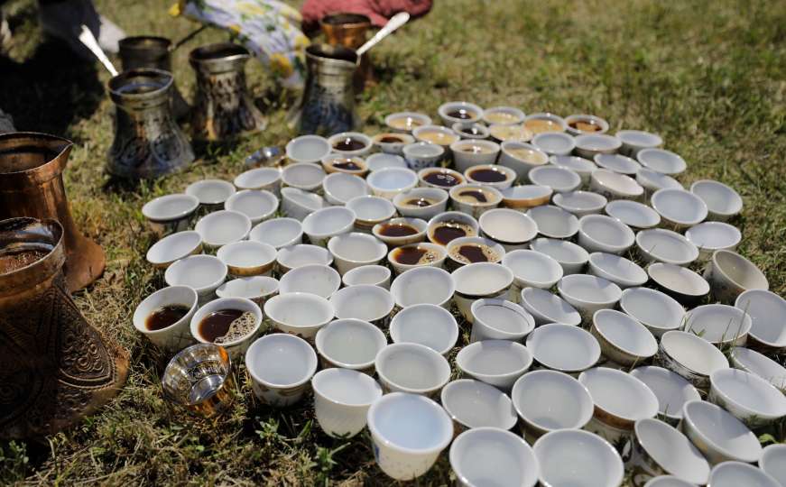 Što te nema: Fildžani simboliziraju hiljade ubijenih Srebreničana