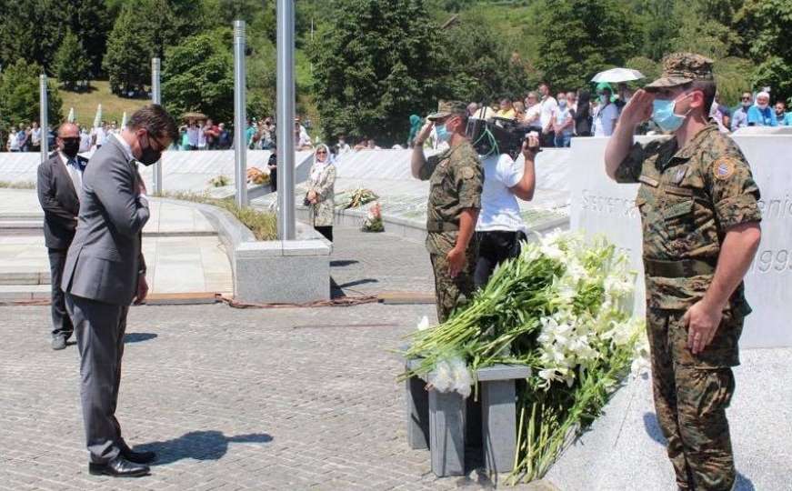 Ambasador Eric Nelson: Nikada ne smijemo zaboraviti šta se dogodilo u Srebrenici