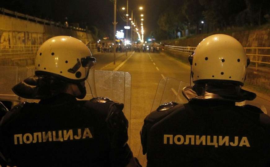 Peta noć protesta: "Uhapsite Vučića" u Beogradu, pokušaj blokade autoputa u Nišu
