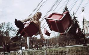 Osmero djece povrijeđeno nakon pucanja nosača ringišpila