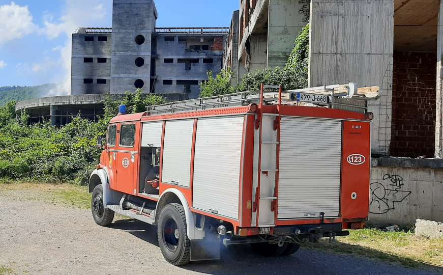 Kako bi izbjegli izmještanje: Migranti izazvali nekoliko požara u Bihaću