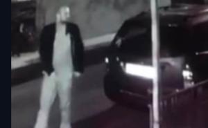 Jezivi snimci: Muškarac ulazi u dvorišta, a šta radi zgrozilo je Novi Pazar
