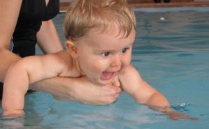 Vrijedni savjeti: Kako dijete naučiti plivati bez straha