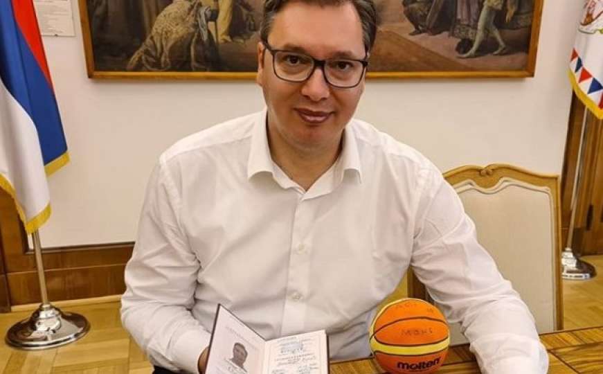 Aleksandar Vučić upisao još jedan fakultet!