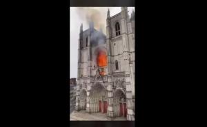 Zapalila se katedrala iz 15. stoljeća, sve u plamenu 