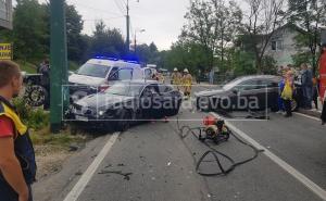 Užasna nesreća u Sarajevu: Potpuno uništen BMW