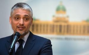 Čeda Jovanović reketom pretukao vlasnika klinike!