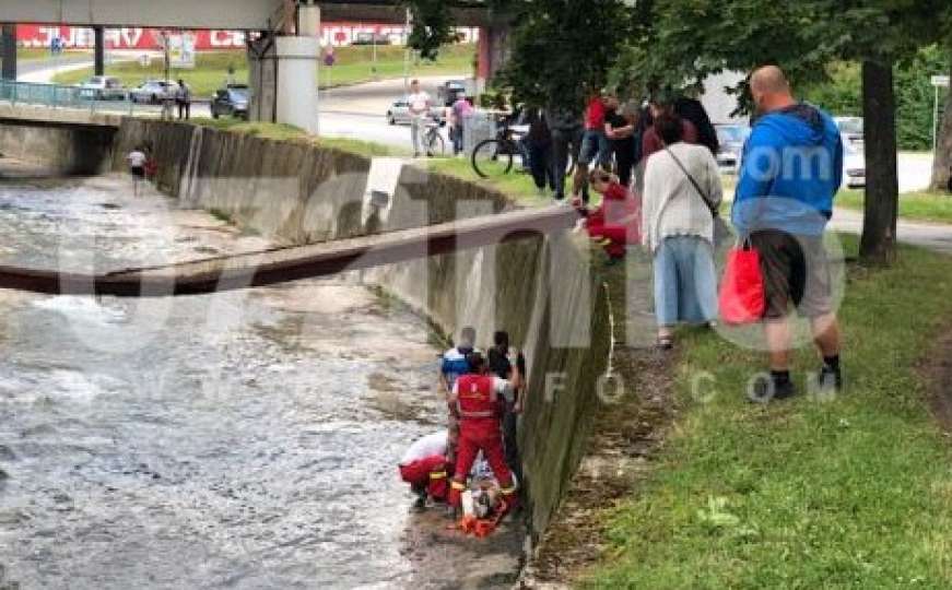Drama u Zenici: Stariji muškarac prelazio most pa pao u rijeku