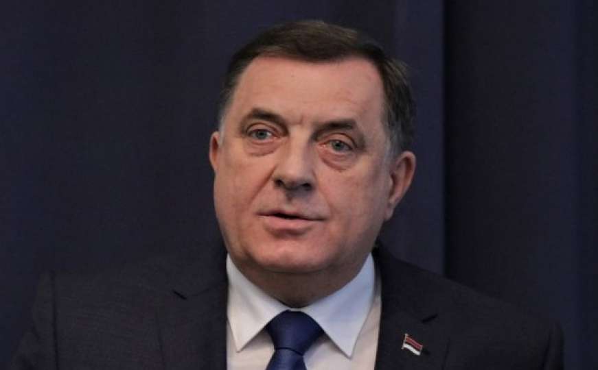 Dodik: Valentin Inzko za bijesnu platu ne radi ama baš ništa