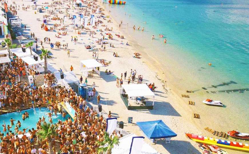 Razuzdane zabave bez mjera zaštite: Plaža na Jadranu novo žarište koronavirusa? 