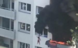 Dramatičan snimak spašavanja dječaka koji su iskočili iz stana zbog požara