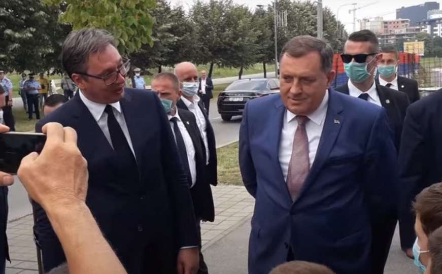 U društvu Vučića: Dodik pitao djecu za koga navijaju kada igraju Borac i Sarajevo