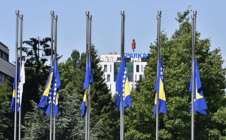IGK: 11. jula zastave BiH nisu bile spuštene na ambasadama BiH u više država