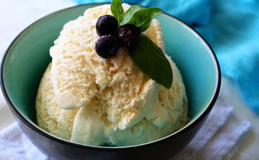 Stižu vreline: Rashladite se odličnim sladoledom od samo tri sastojka