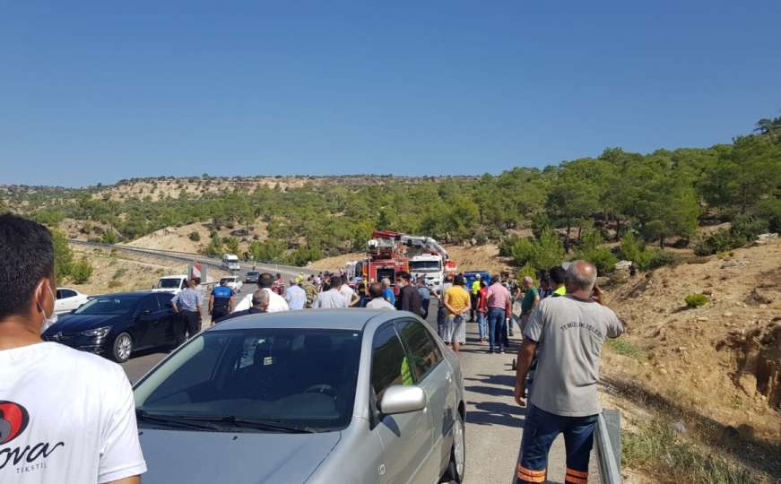 Najmanje pet osoba poginulo u teškoj nesreći u Turskoj