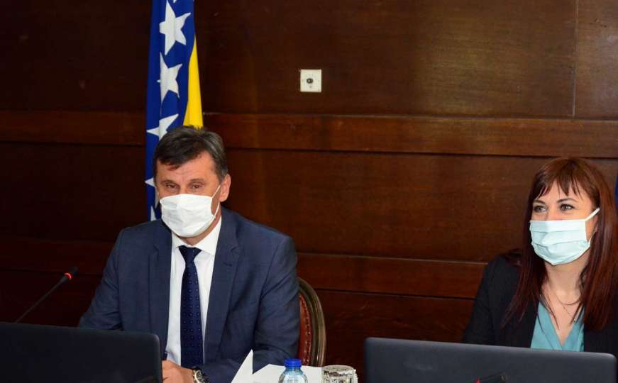 Premijer Novalić sutra se vraća radnim obavezama i vodi sjednicu Vlade