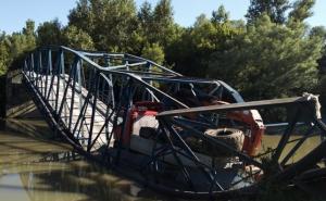 Srbija: Pao most, začula se jeziva buka, a onda je kamion upao u rijeku 