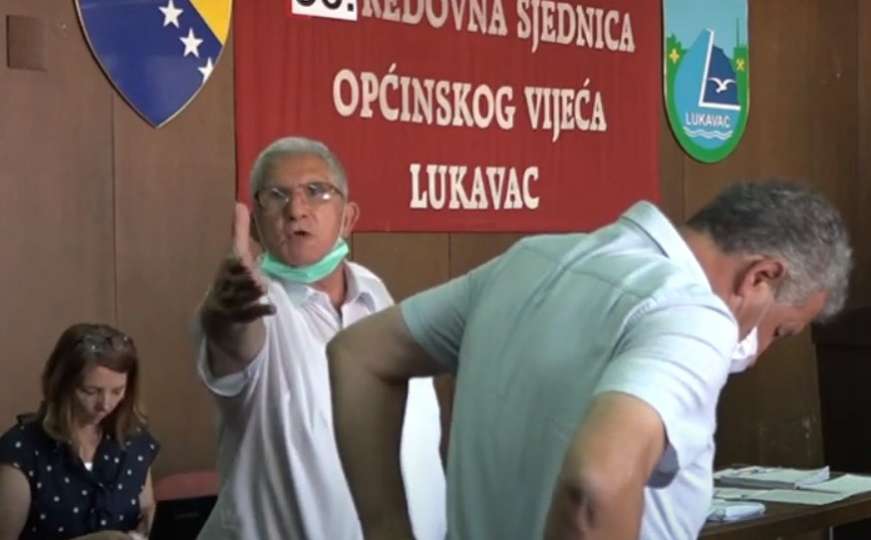 Samo u BiH: Pogledajte kako predsjedavajući Općinskog vijeća prijeti