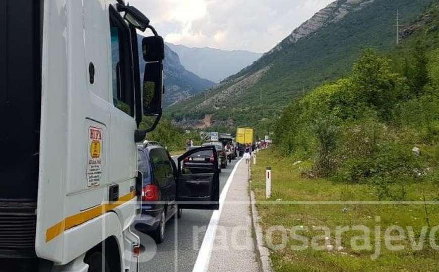 Saobraćajna nesreća kod Mostara: Tri osobe povrijeđene