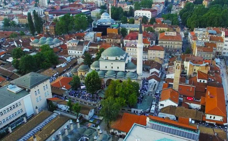 Pjesma dana: "Nek mirišu avlije, nek se svako raduje..."