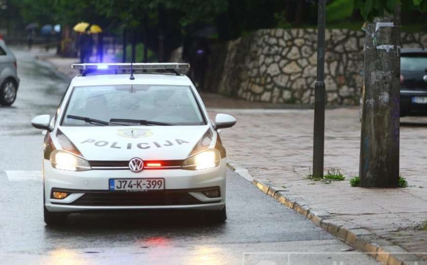 Filmska potjera u Sarajevu: Jedan napadač poginuo, policajac teško povrijeđen
