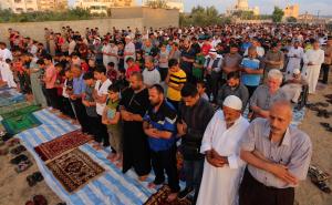 Osim Al-Akse: Palestinci klanjali bajram-namaz i u Gazi