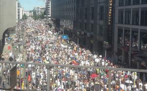 Hiljade demonstranata u Berlinu: Uzvikivali "Korona je lažna uzbuna, hoćemo slobodu"