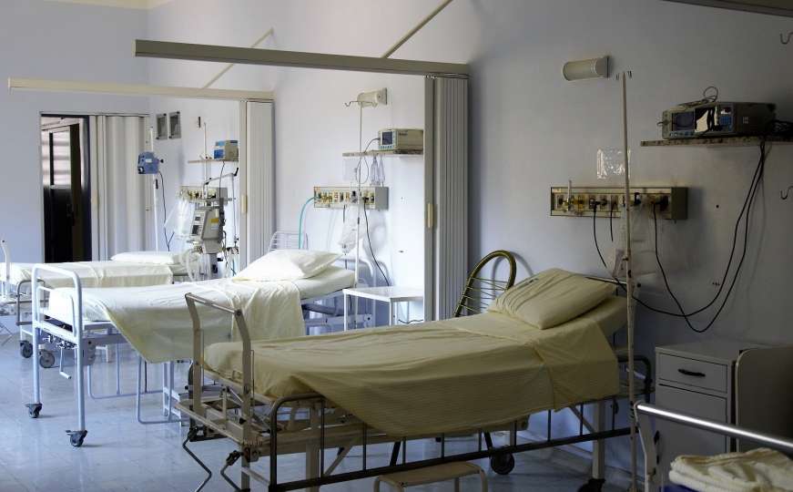 Pacijent tukao štakom medicinsku sestru u COVID bolnici, tražio da ide kući