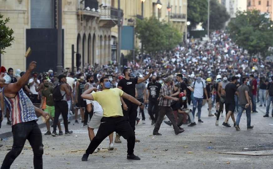 Ponovo eskaliralo na ulicama Bejruta: Policija koristila suzavac