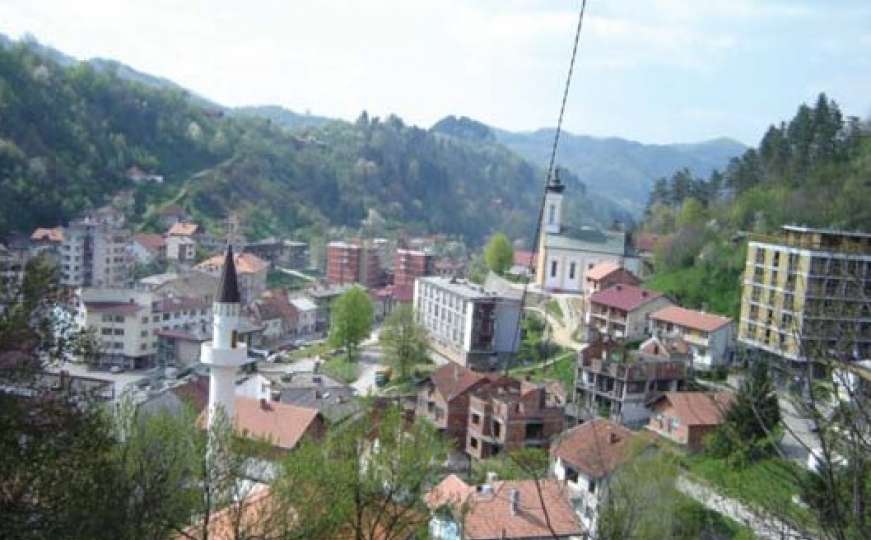 SDA pozvala Inzka da zaustavi Grujičića i gradnju spomenika u Srebrenici
