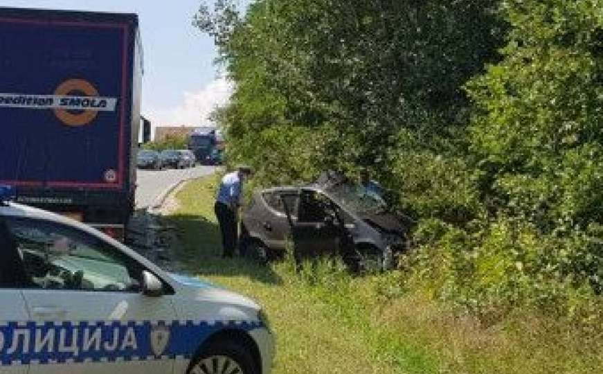 Tragičan udes u BiH: U sudaru kamiona i automobila poginula jedna osoba