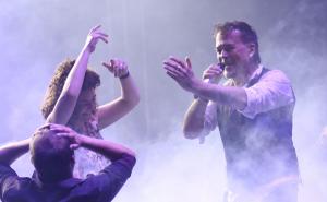 Gibonni i "Moje nebo je posoljeni zrak, a moje more razlivena tinta..."